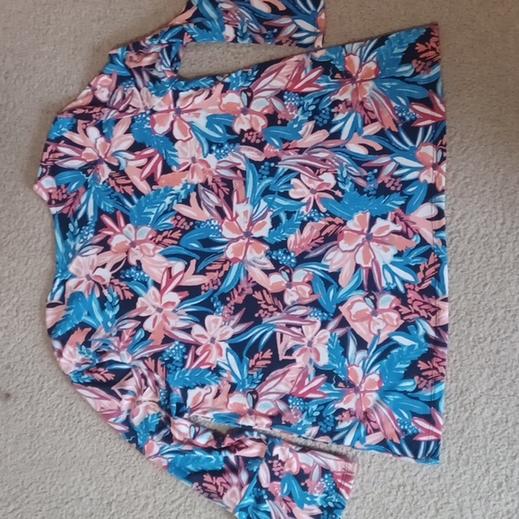 Palm Grove Petite Bell Sleeve Top - Picture 10 of 11